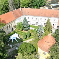 Pohled na Předzámčí z dronu