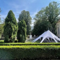 Předzámčí party stan