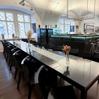 salonek dlouhý stůl